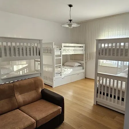 Ihosteltr * Tirana