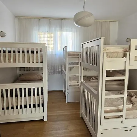 Hostal Ihosteltr *